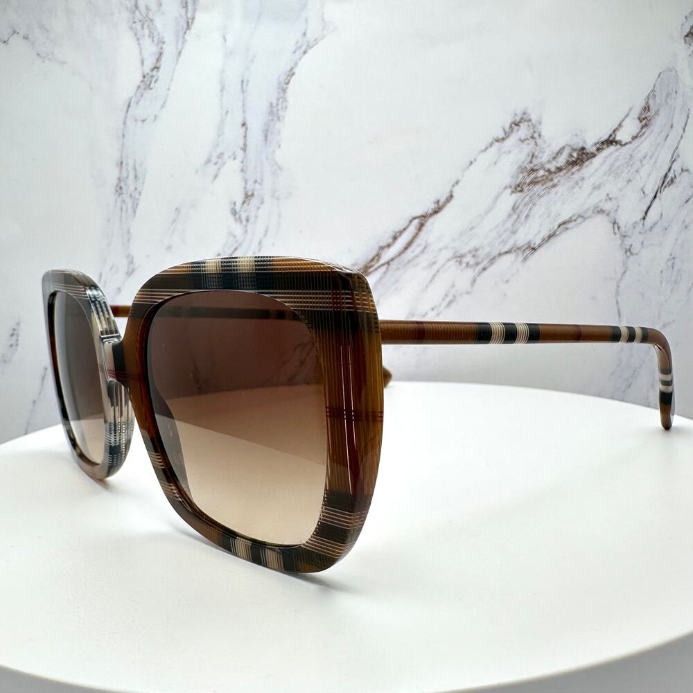 New Burberry Sunglasses Brown Check Square Frames Gradient Lens w/ Case BURBERRY - Picture 15 of 16